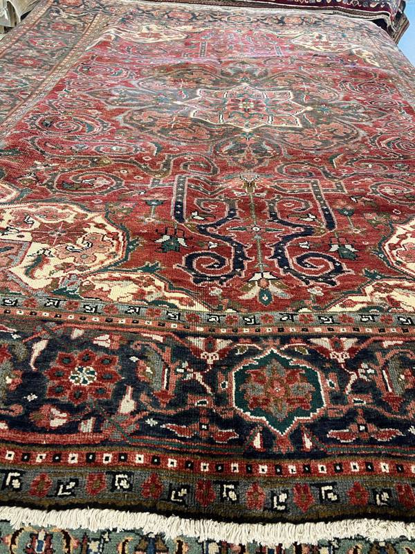 Rug Design: Heriz Persian Rug#: 1728 Rug Size: 7 ft x 10 t