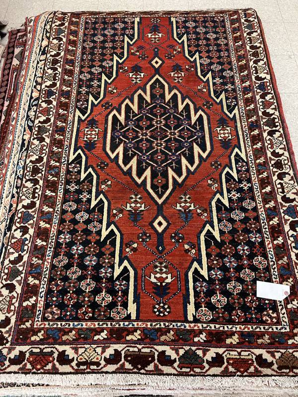 Rug Design: Saveh Persian Rug#: 2016502 Rug Size: 3.9 ft x 6.2 ft