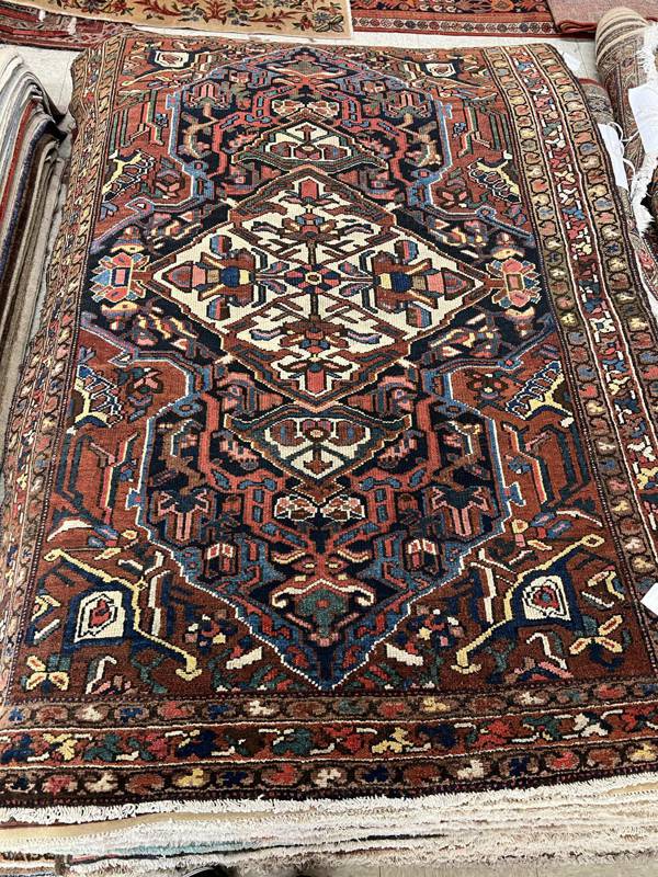 Rug Design: Bakhtiari Persian Rug#: 2016542 Rug Size: 4.6 ft x 6.6 ft