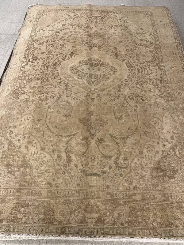 Rug Design: Tabriz Persian  Rug#: 2196 Rug Size: 6.6 ft x9.6 ft