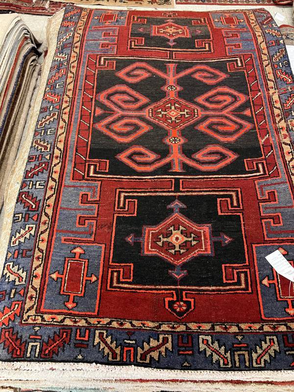Rug Design: Hamedan Persian Rug#: 234 Rug Size: 3.9 ft x 6.3 ft