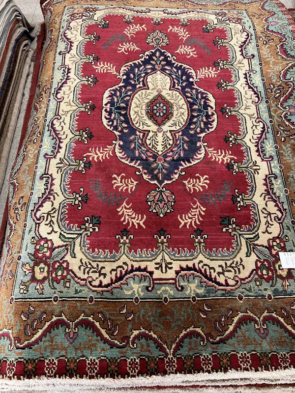Rug Design: Tabriz Persian Rug#: 2375 Rug Size: 4.5 ft x 6.5 ft