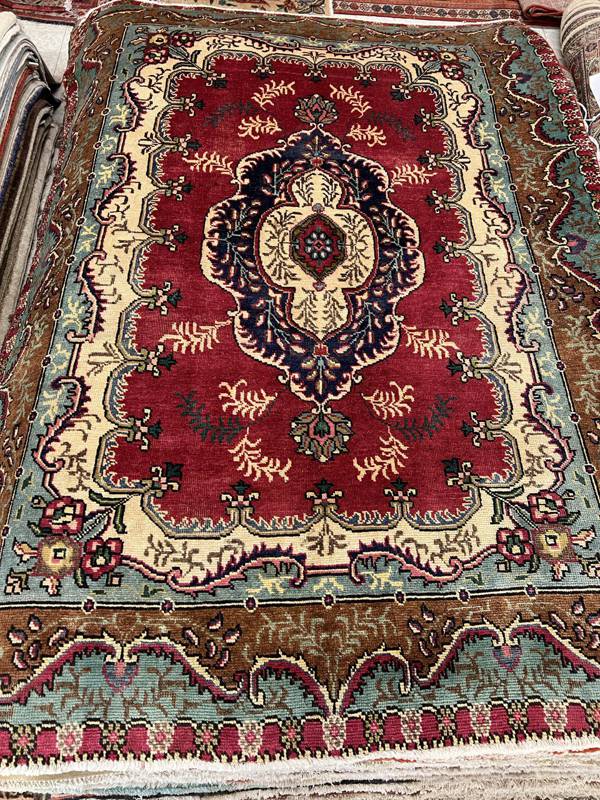 Rug Design: Tabriz Persian Rug#: 2376  Rug Size: 4.6 ft x 6.2 ft