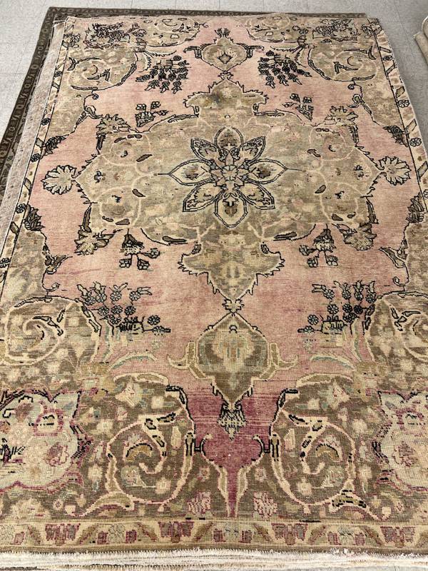 Rug Design: Tabriz Persian Rug#: 4004 Rug Size: 6.2 ft x9.7 ft
