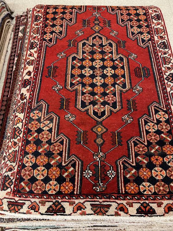 Rug Design: Hamedan Persian Rug#: 5517 Rug Size: 4.3 ft x 6.10 ft