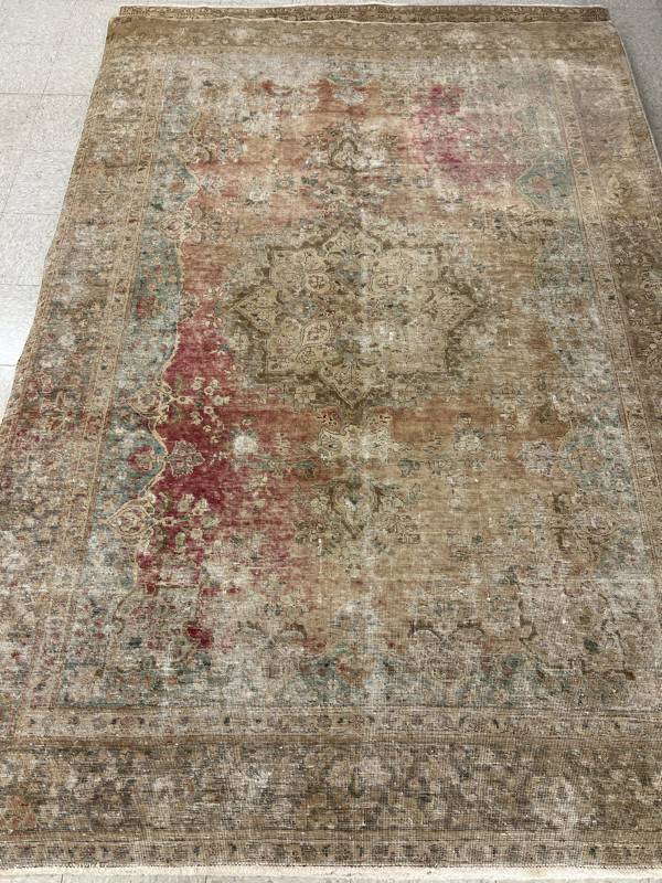 Rug Design: Tabriz Persian Rug#: 6053 Rug Size: 6.8 ft x9.7 ft