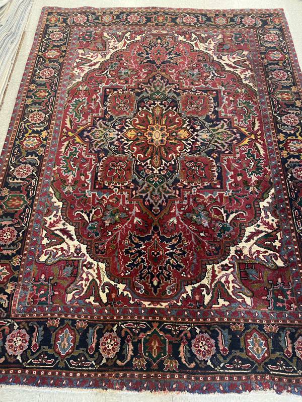 Rug Design: Heriz Persian  Rug#: 7054 Rug Size: 7 ft x9.8 ft