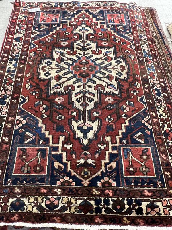 Rug Design: Bakhtiari Persian Rug#: 7523 Rug Size: 4.3 ft x 6.2 ft