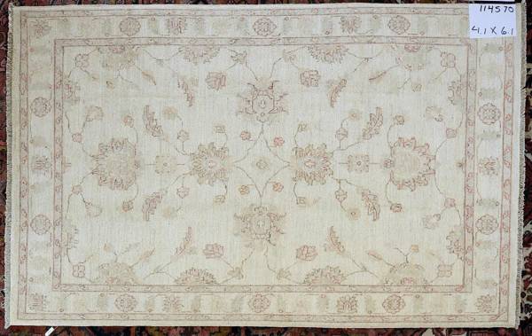 Rug#: 114570 Rug Size: 4.1 ft x 6.1 ft