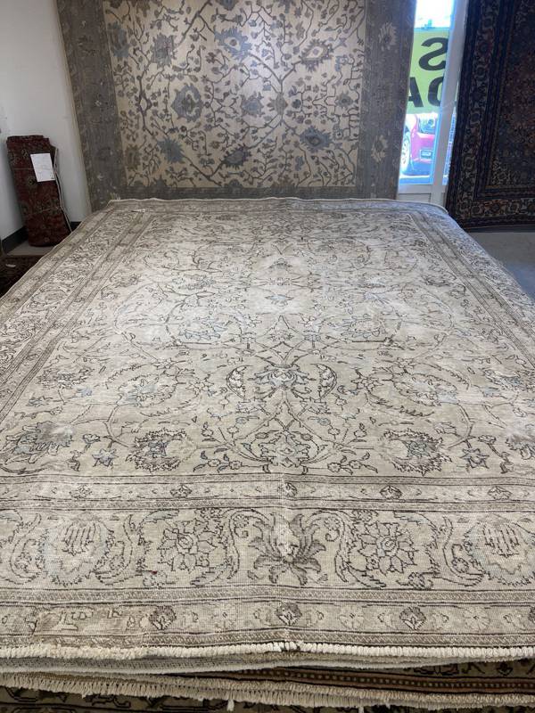 Rug Design: Tabriz Persian Rug#: 166244 Rug Size: 9.7 ft x 12.7 ft