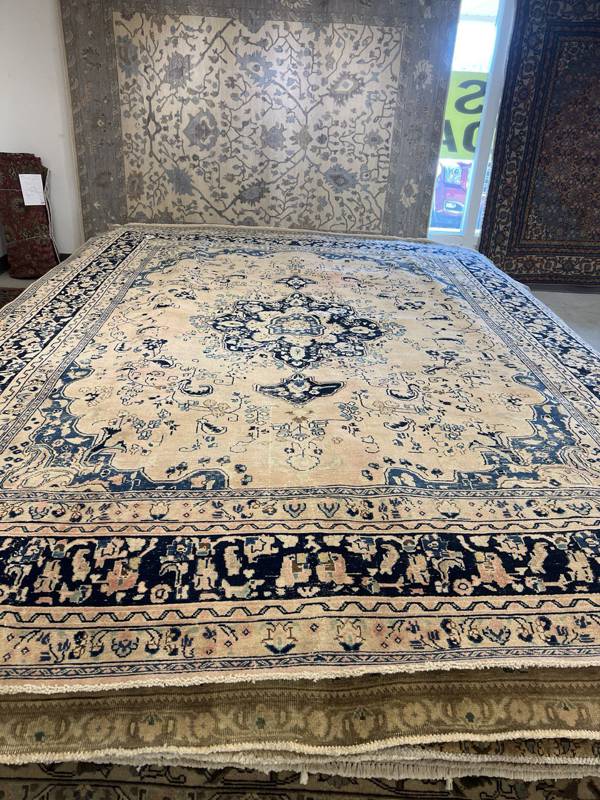 Rug Design: Tabriz Persian Rug#: 109243 Rug Size: 9.5 ft x 12.8 ft